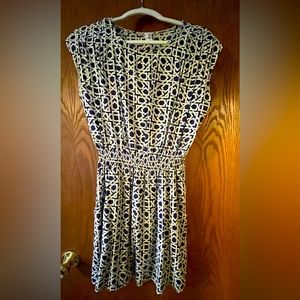 Patterned dress size large